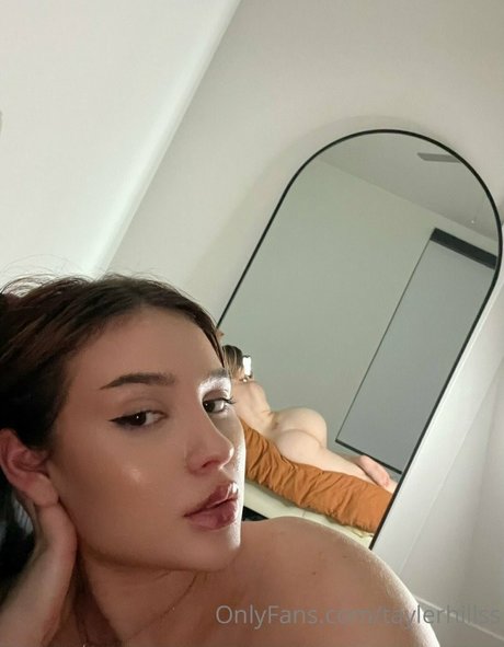 Tayler Hills nudes star image