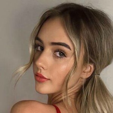 Smwea erotic star pic