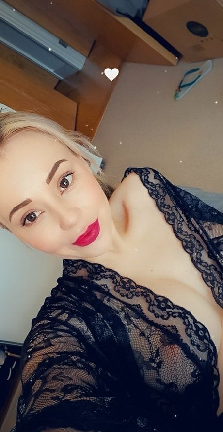 Sindy Day naked model images