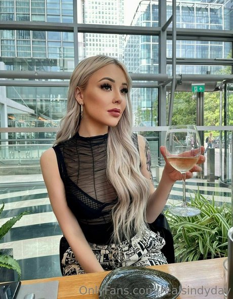 Sindy Day model top pics