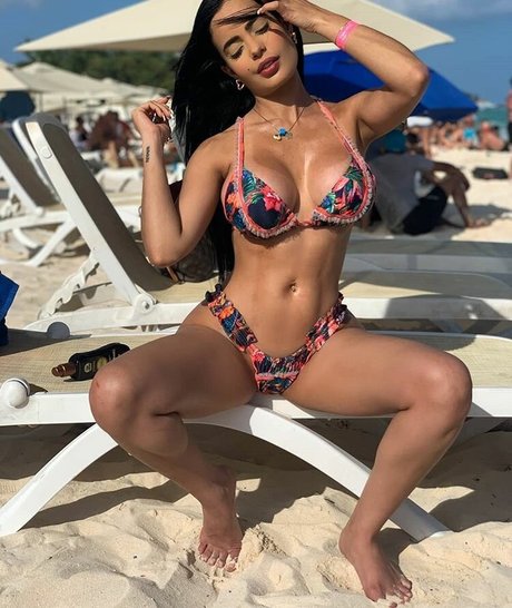 Mariell Andreina model photo