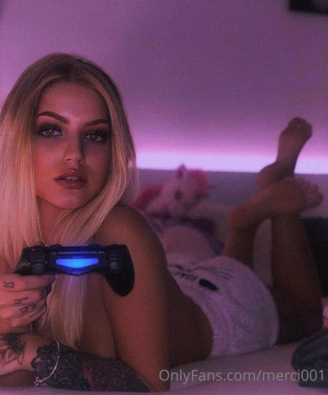 Balazs Mercedesz art actress gallery