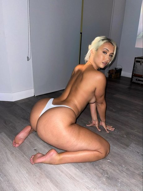 Madisun Sky hd actress photos