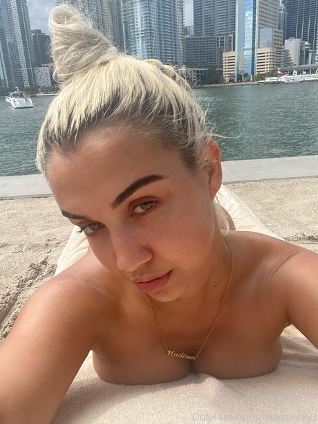 Madisun Sky sex actress pics