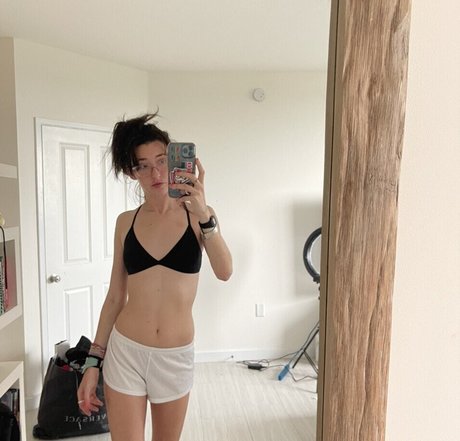 Anne Frank sexy actress photo