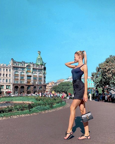 Viki Doux star best picture