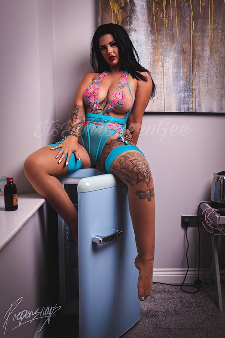 Not in Use Queenie sex star photo