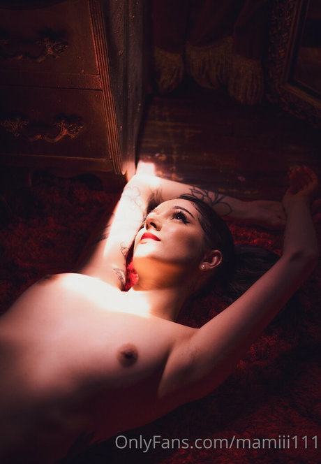 Nami Mami Lune erotic model picture