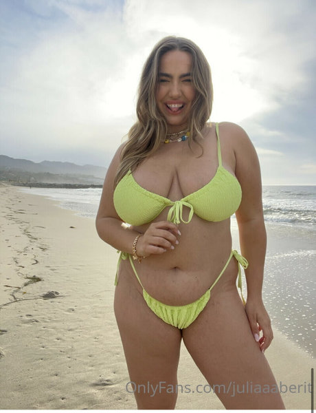 Julia Berit pornstar sexy img