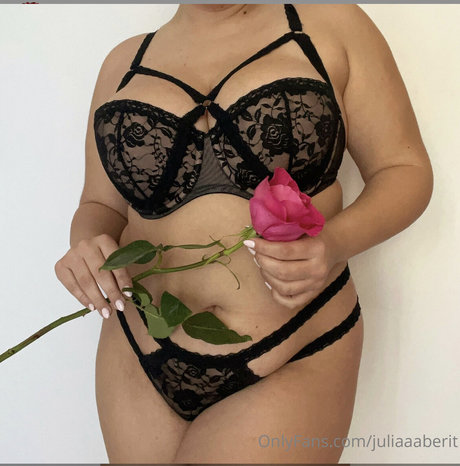 Julia Berit pornstar sexy pic