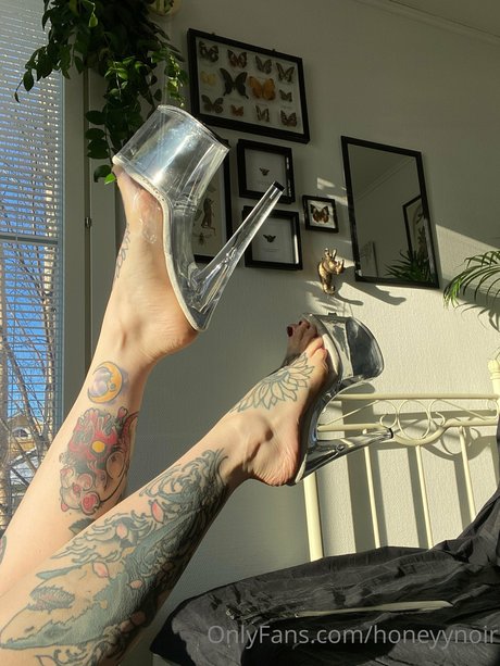 Honeyy Noir top star pictures