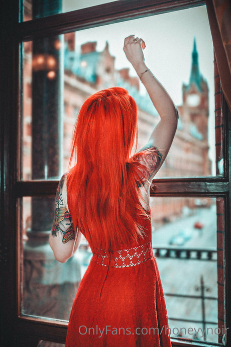 Honeyy Noir pornstar hot photos