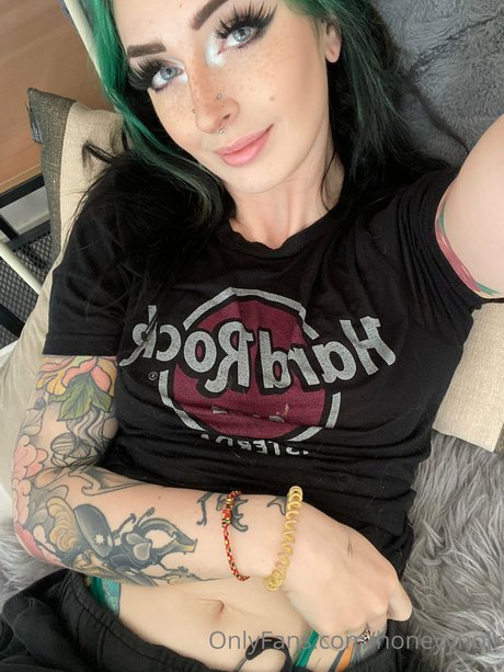 Honeyy Noir pornstar nude galleries