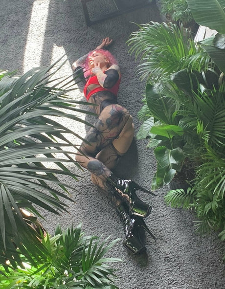 vanpsuicide pornstar naked galleries