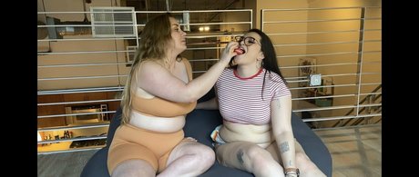 kellijellibelli model naked pictures