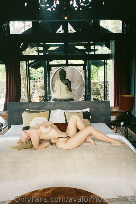 Avalon Hope nice model pics