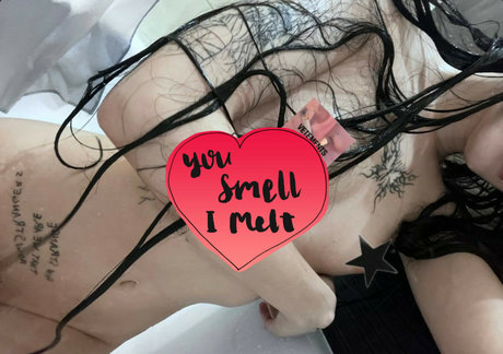 Ady Dark erotic actress img