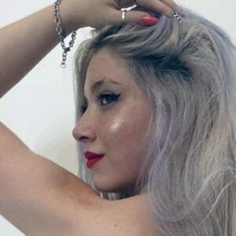 Abru model free image