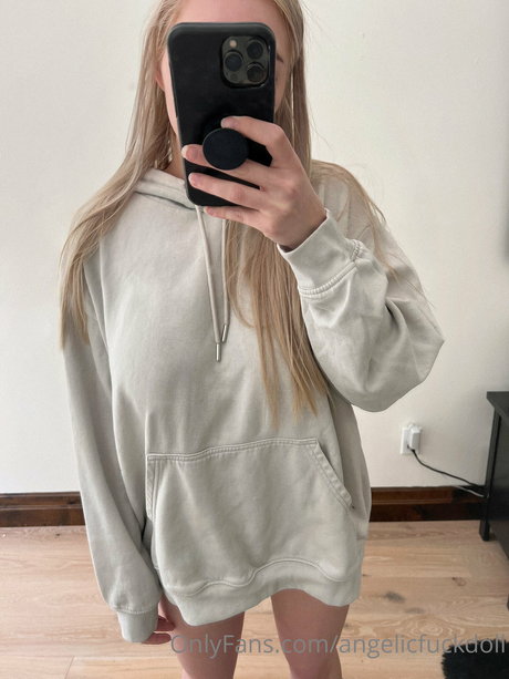 Angelic Fuck Doll model xxx photo