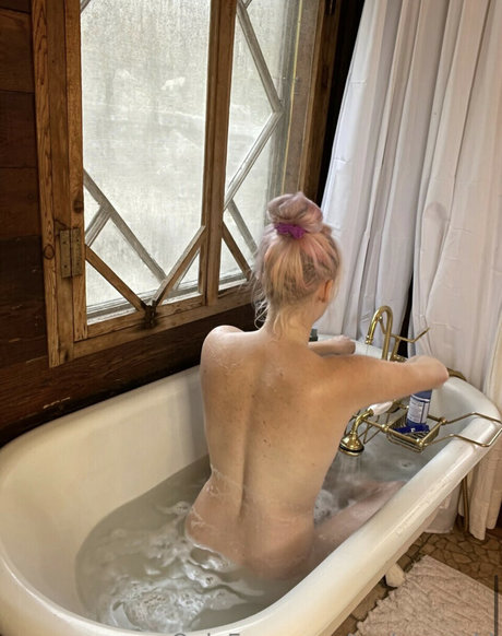 Taylorwould art actress gallery