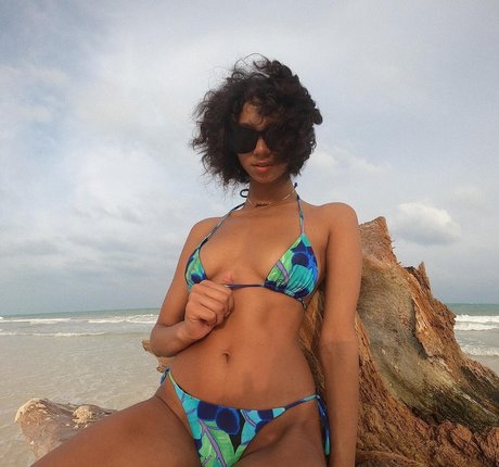 female popular onlyfans sexy nudes image