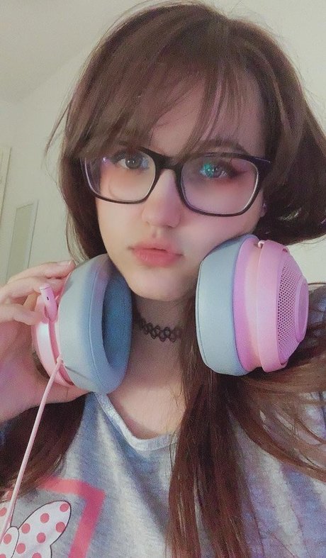 Niniitard model nudes pictures