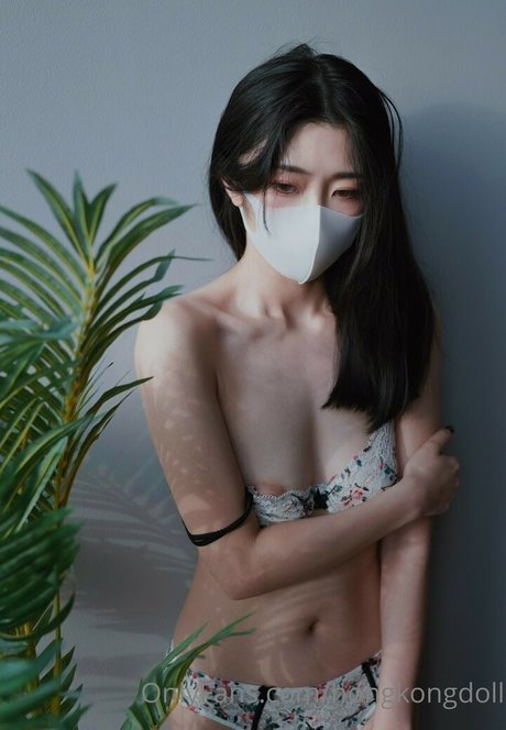 Hong Kong Doll model perfect pics