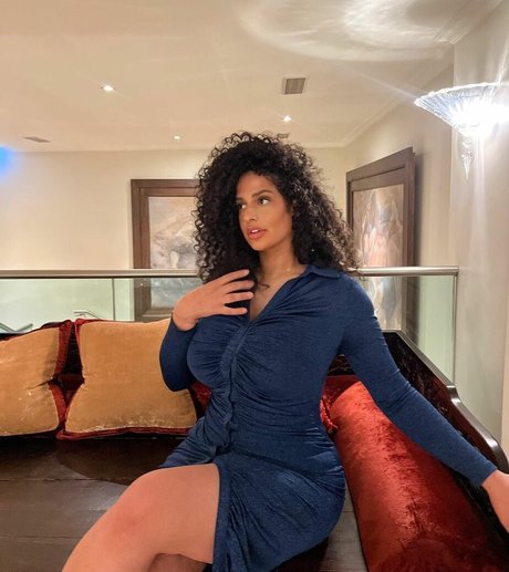 Anna Maria hot star photo