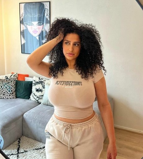 Anna Maria nice model image