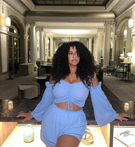 Anna Maria model high quality img