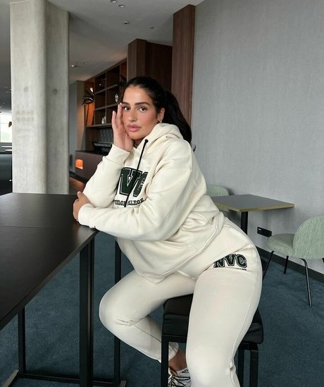 Anna Maria hot star image