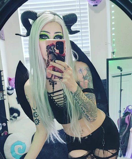 LadySurvival pornstar perfect pics