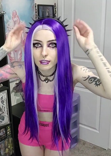 LadySurvival porn model images