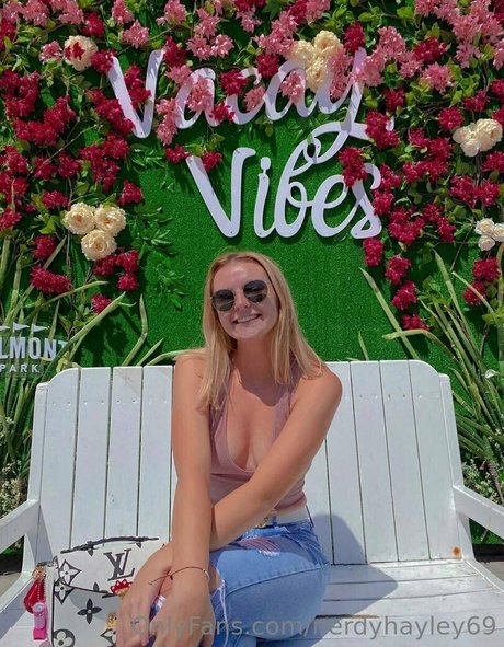 nerdyhayley69 art model pics