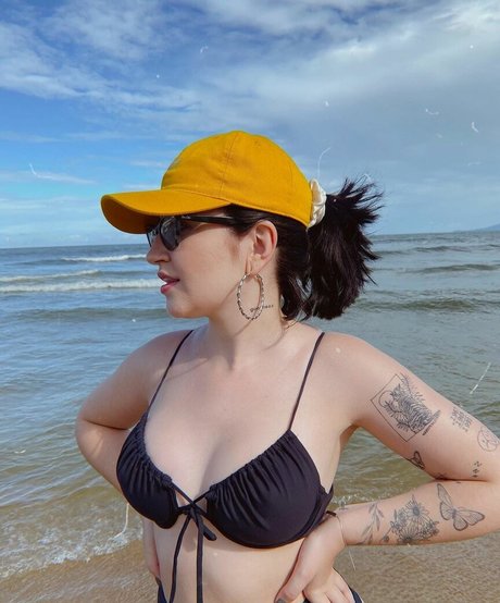 Bella Sant ASMR hot actress photo