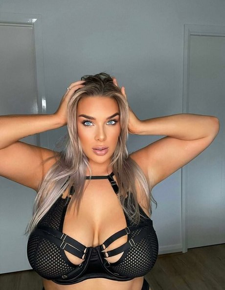 Ashleemunday pornstar erotic images