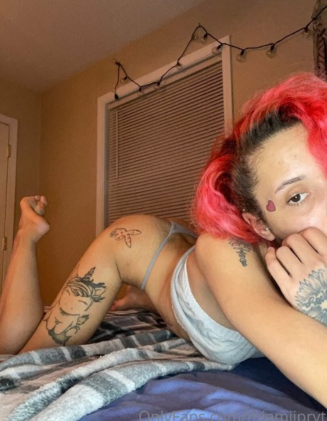 miamiiprvt erotic model pic