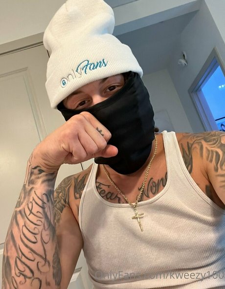 kweezy100 model nude photos