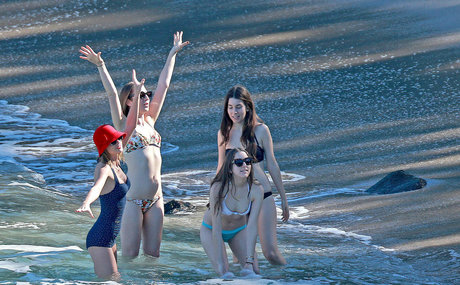 Haim Sisters nice star photos