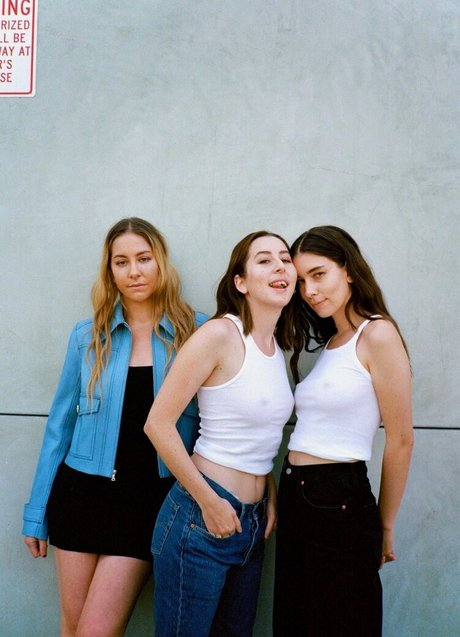 Haim Sisters star pretty archive