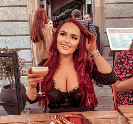 Shauni Rixon star nude pics