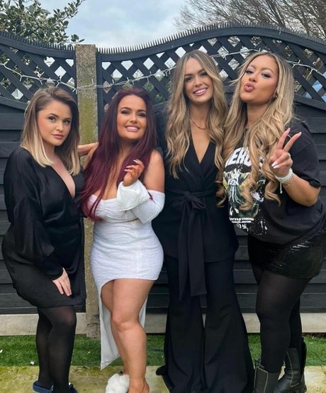 Shauni Rixon star naked pictures