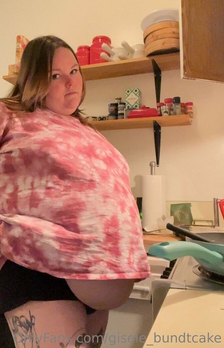 gisele bundtcake adult model img