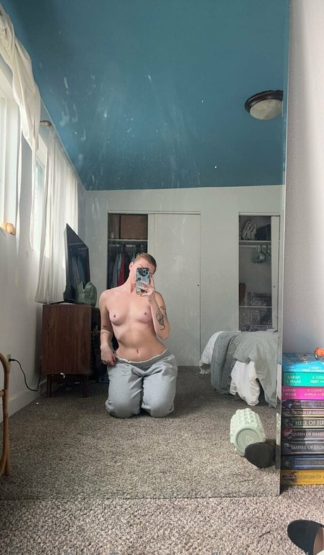 Baby red_ beautiful actress picture