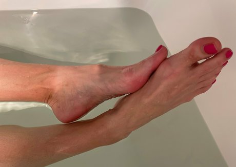 shemale outdoor onlyfans sexy naked pic