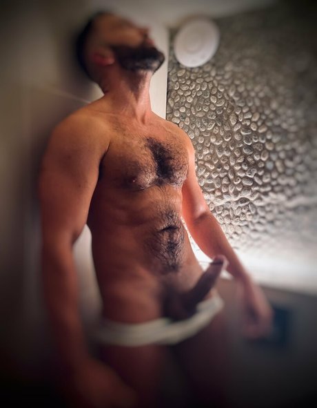 leobear model hot images