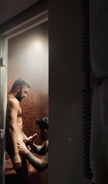 leobear art model galleries