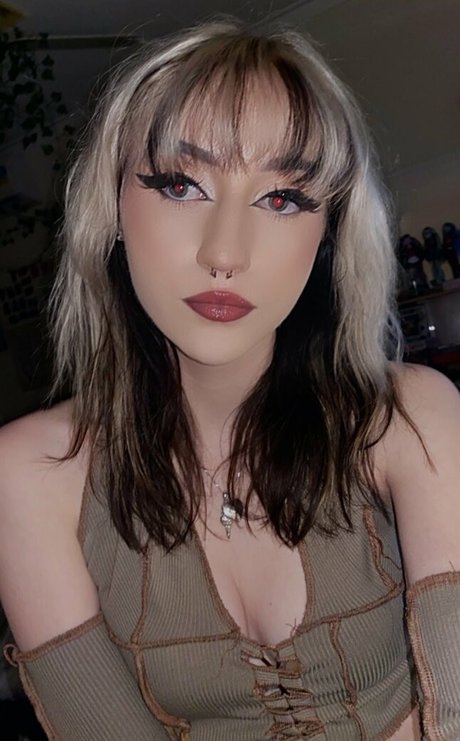 Exotiiac nudes model photos