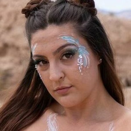 Nina Elle nice model img