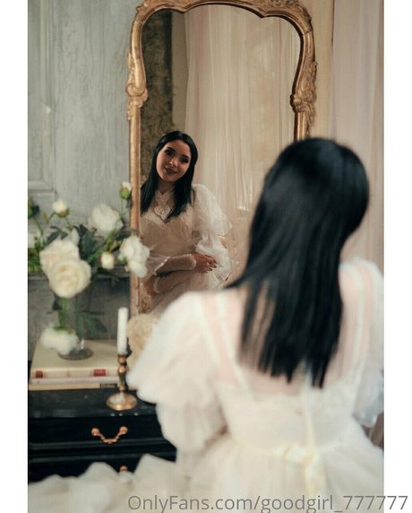 angelina crystal exclusive model img